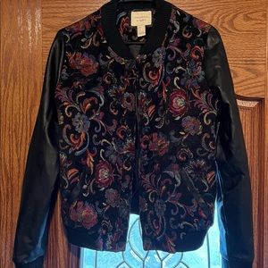 Forever21 jacquard print jacket with faux leather sleeves